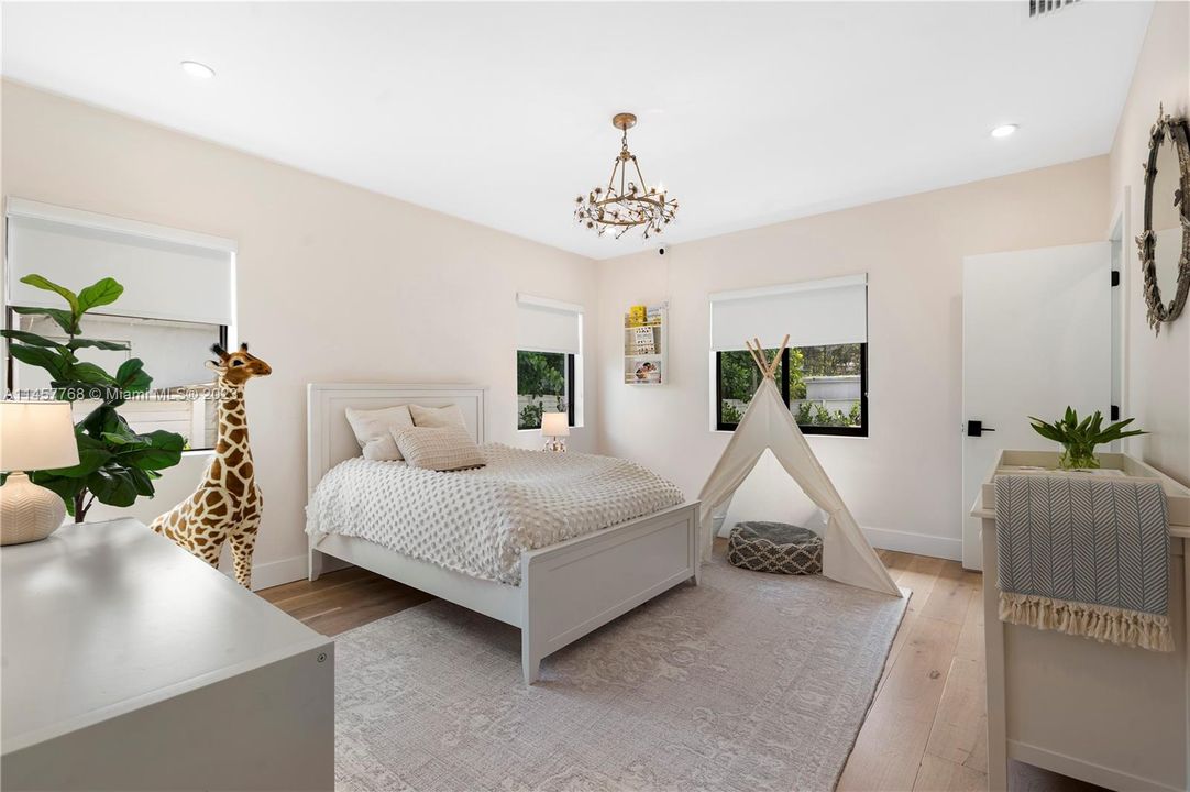 Recently Sold: $2,498,000 (4 beds, 4 baths, 2477 Square Feet)