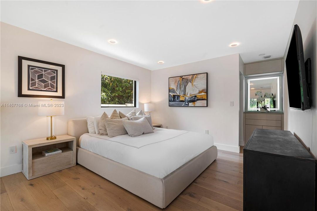 Recently Sold: $2,498,000 (4 beds, 4 baths, 2477 Square Feet)