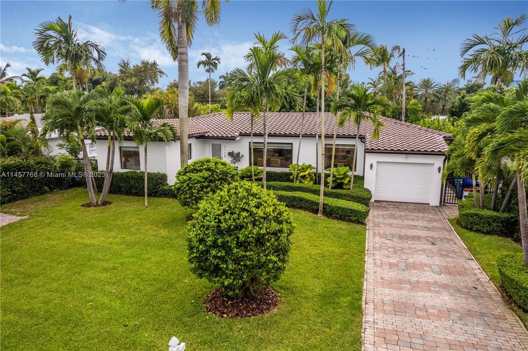 Recently Sold: $2,498,000 (4 beds, 4 baths, 2477 Square Feet)