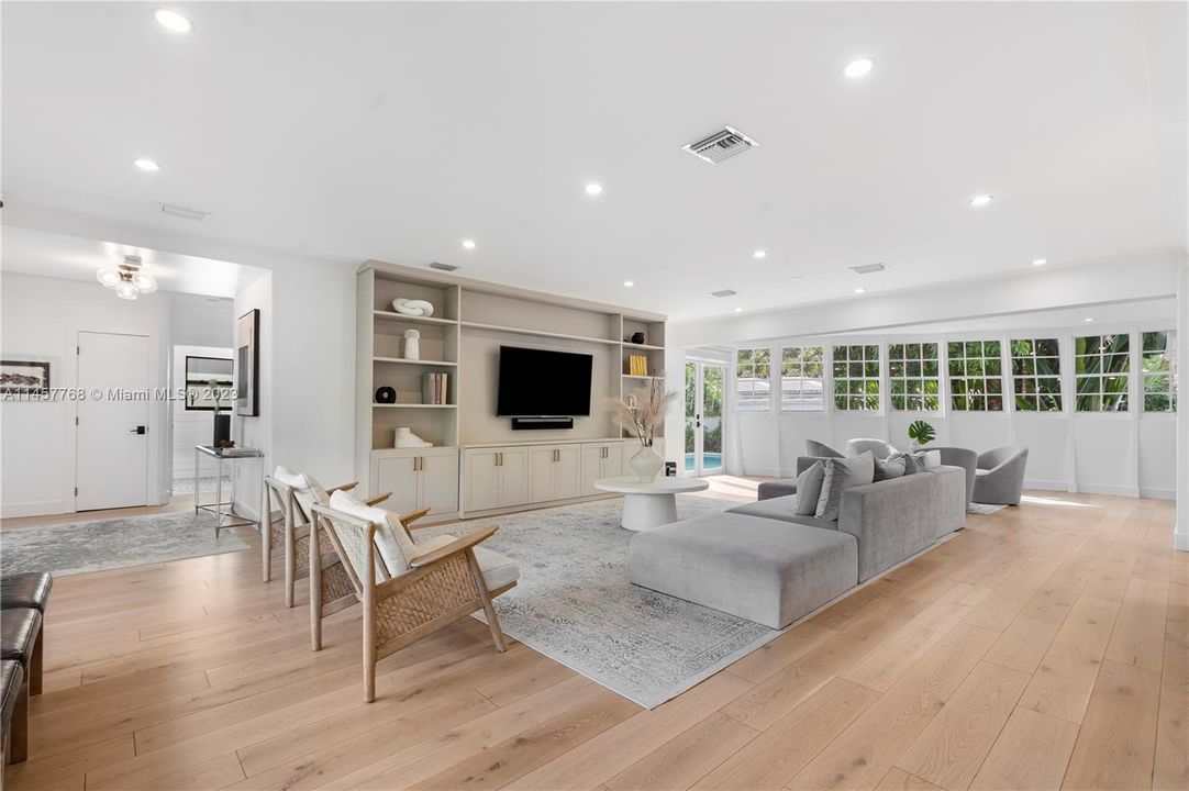 Recently Sold: $2,498,000 (4 beds, 4 baths, 2477 Square Feet)