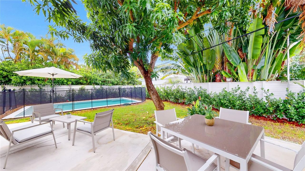 Recently Sold: $2,498,000 (4 beds, 4 baths, 2477 Square Feet)