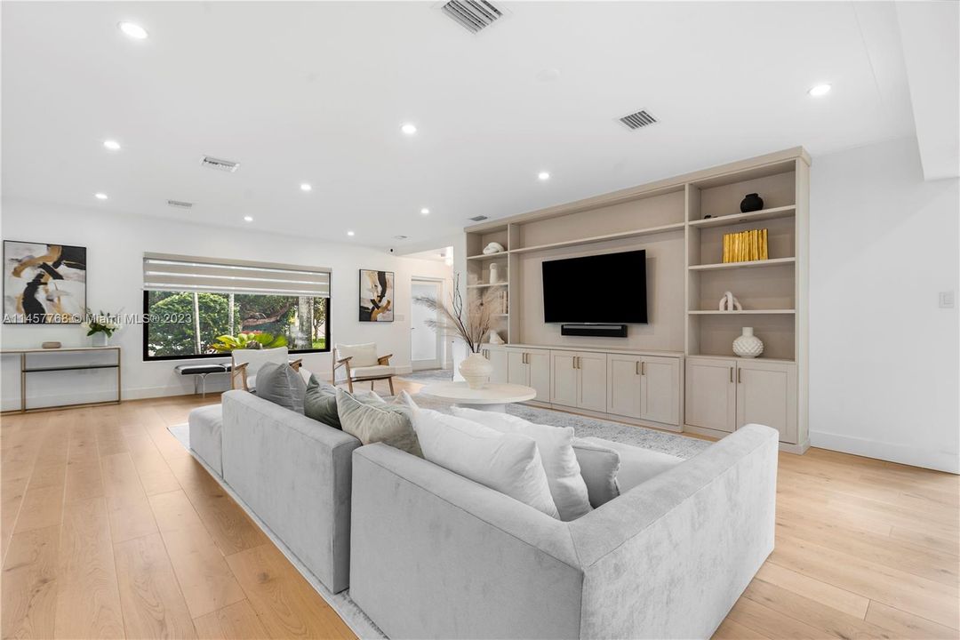 Recently Sold: $2,498,000 (4 beds, 4 baths, 2477 Square Feet)