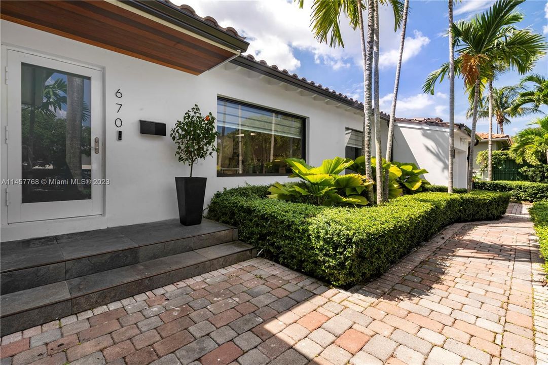 Recently Sold: $2,498,000 (4 beds, 4 baths, 2477 Square Feet)