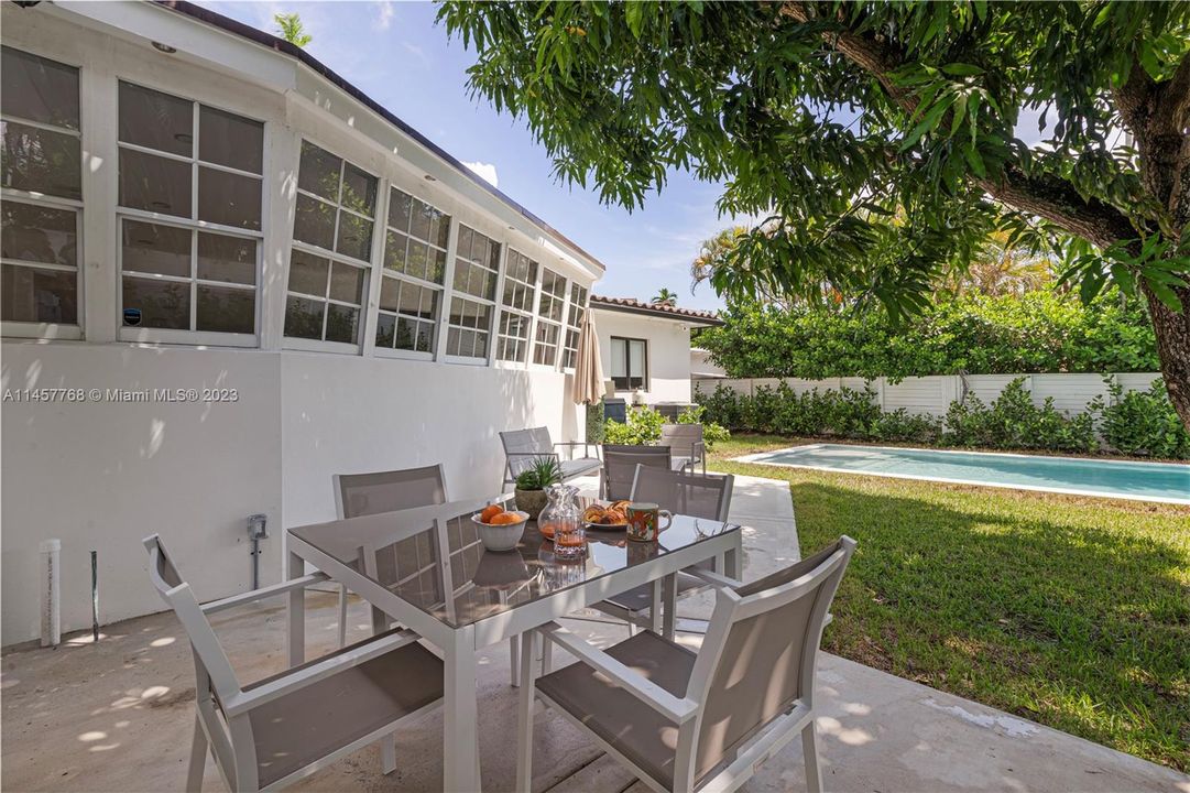 Recently Sold: $2,498,000 (4 beds, 4 baths, 2477 Square Feet)