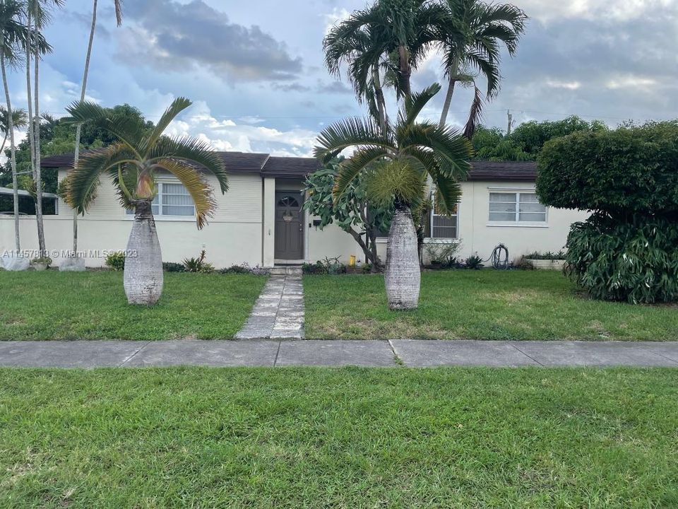 Recently Sold: $649,000 (5 beds, 2 baths, 1706 Square Feet)