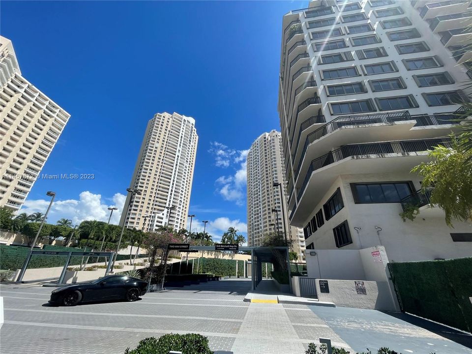 Recently Rented: $2,900 (1 beds, 1 baths, 600 Square Feet)