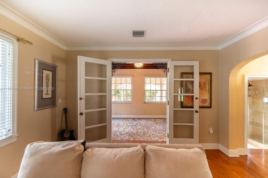 Recently Rented: $7,000 (3 beds, 2 baths, 2300 Square Feet)