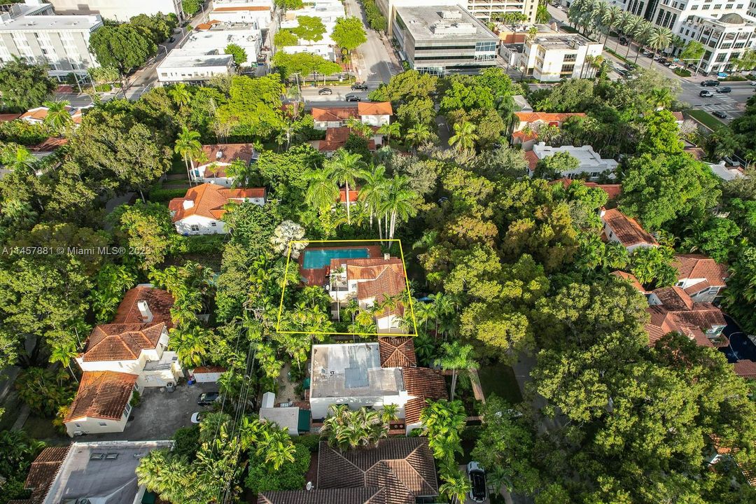 Recently Rented: $7,000 (3 beds, 2 baths, 2300 Square Feet)