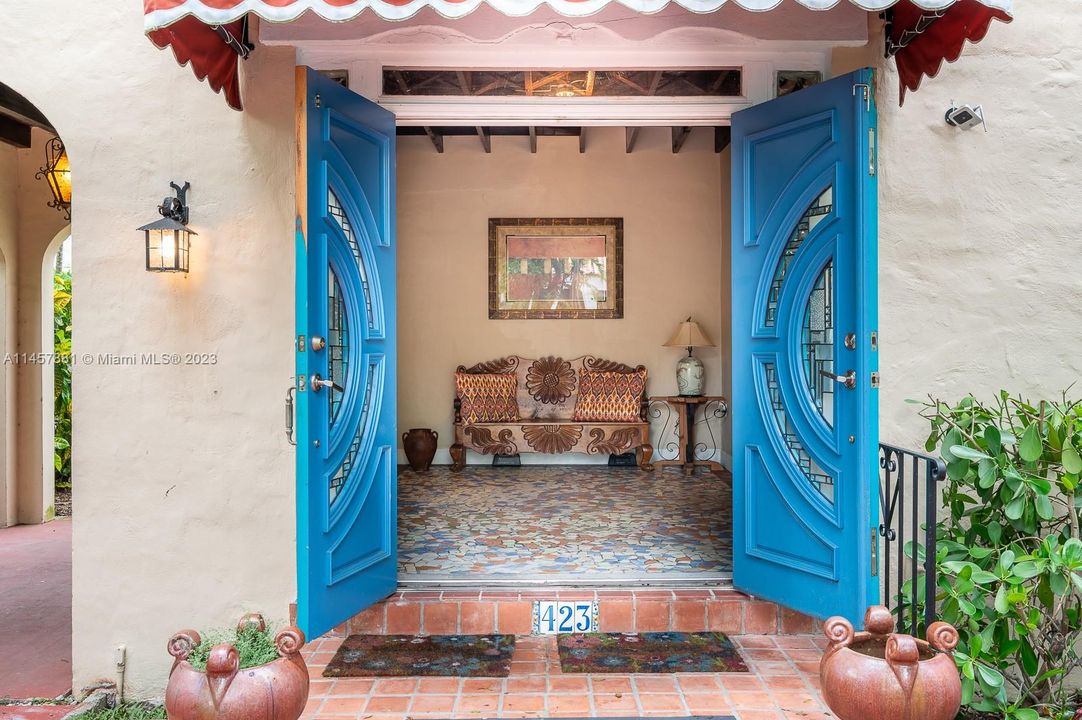 Recently Rented: $7,000 (3 beds, 2 baths, 2300 Square Feet)