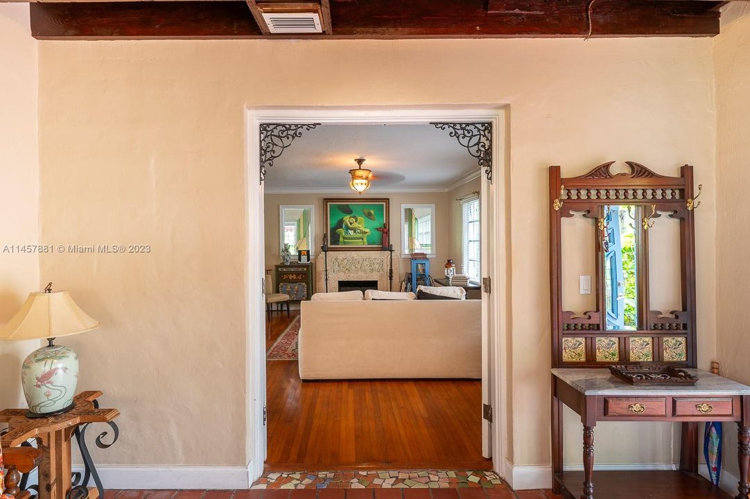 Recently Rented: $7,000 (3 beds, 2 baths, 2300 Square Feet)