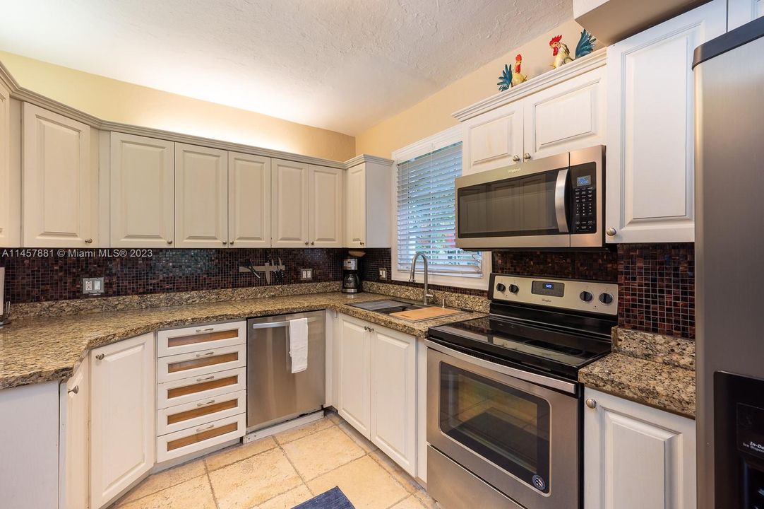 Recently Rented: $7,000 (3 beds, 2 baths, 2300 Square Feet)