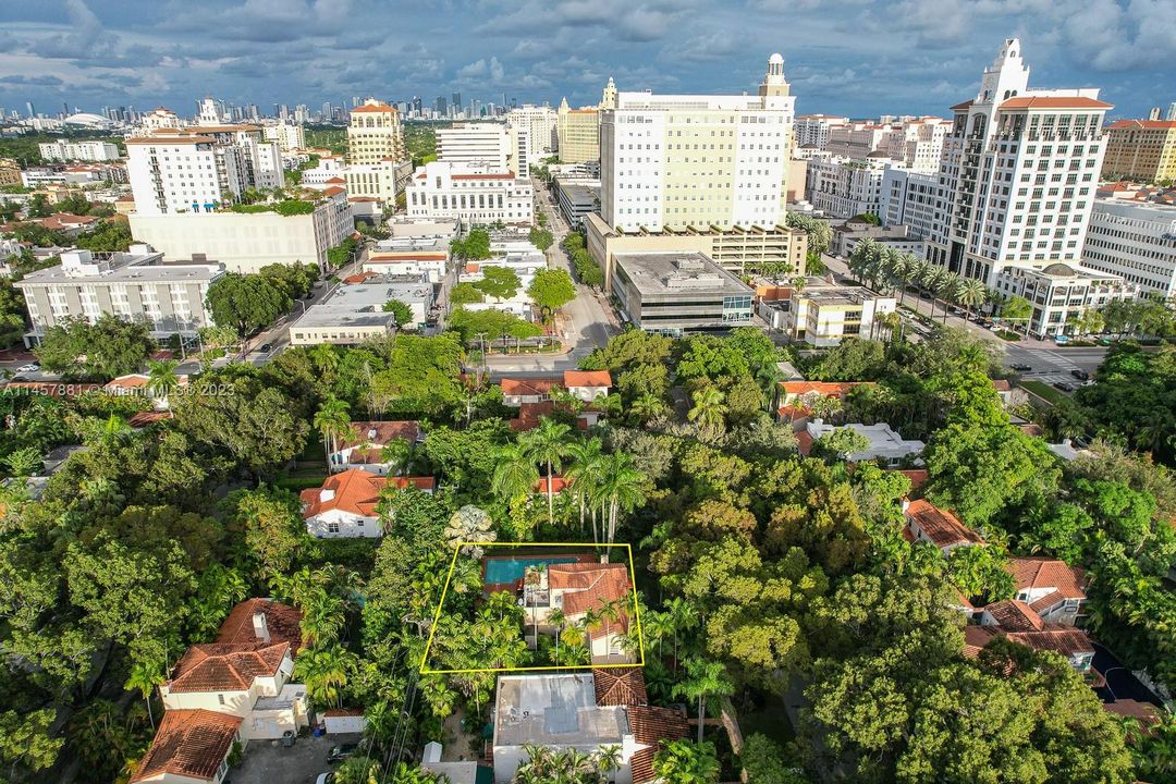 Recently Rented: $7,000 (3 beds, 2 baths, 2300 Square Feet)