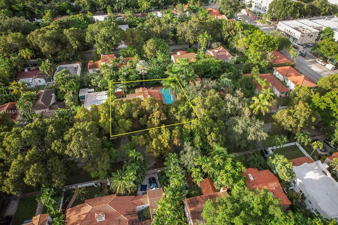 Recently Rented: $7,000 (3 beds, 2 baths, 2300 Square Feet)