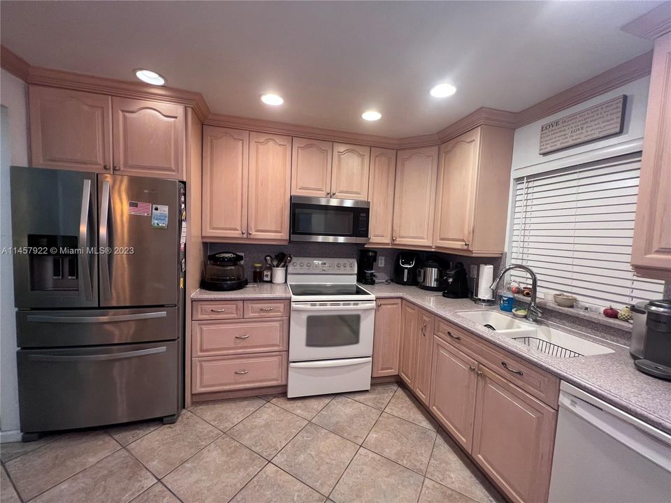 Recently Sold: $339,900 (2 beds, 2 baths, 1183 Square Feet)