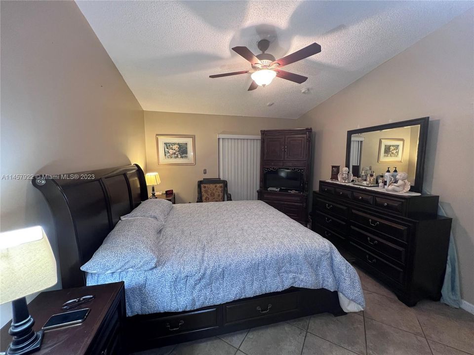 Recently Sold: $339,900 (2 beds, 2 baths, 1183 Square Feet)