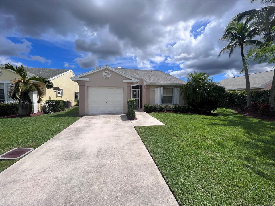 Recently Sold: $339,900 (2 beds, 2 baths, 1183 Square Feet)