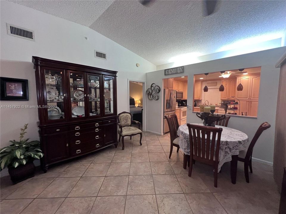 Recently Sold: $339,900 (2 beds, 2 baths, 1183 Square Feet)