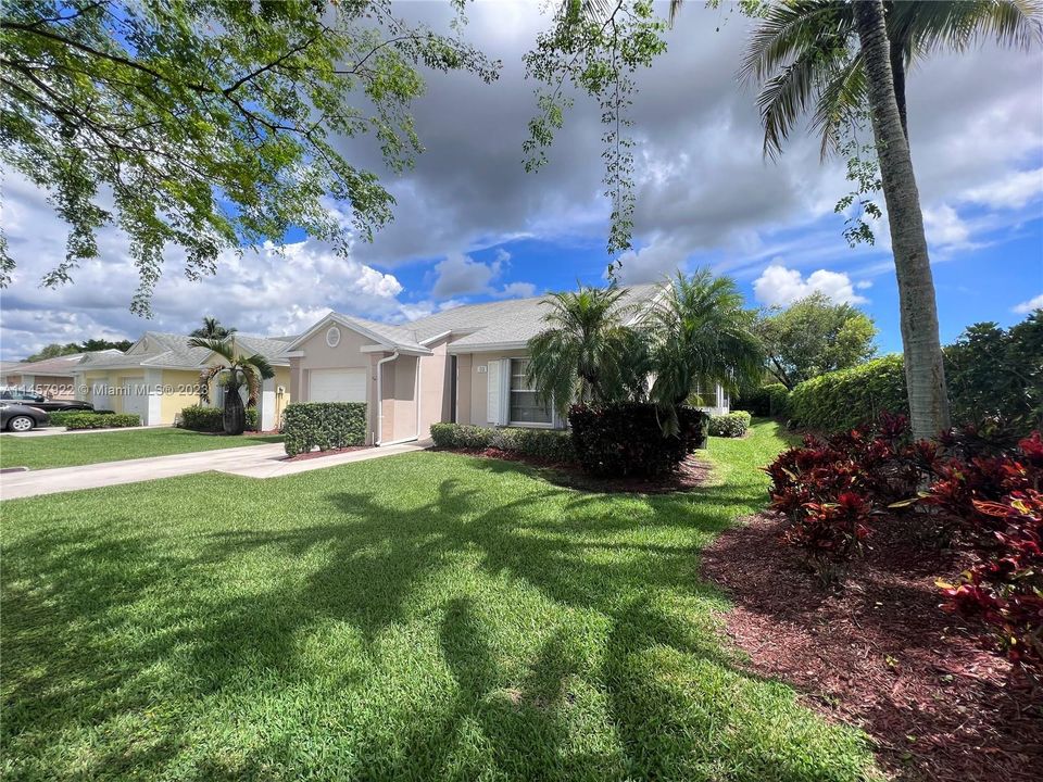 Recently Sold: $339,900 (2 beds, 2 baths, 1183 Square Feet)