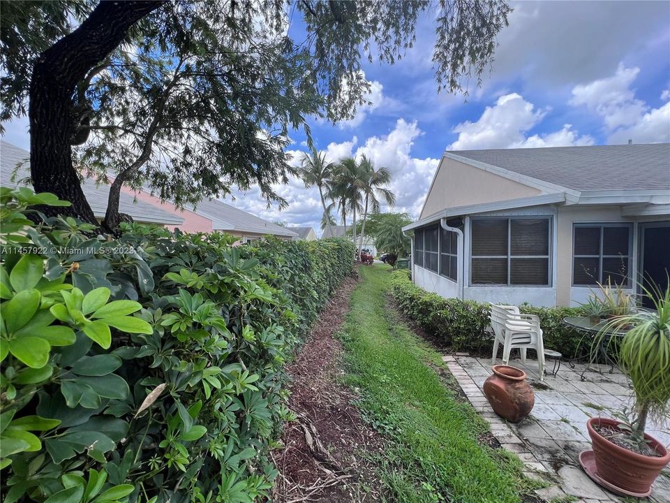 Recently Sold: $339,900 (2 beds, 2 baths, 1183 Square Feet)