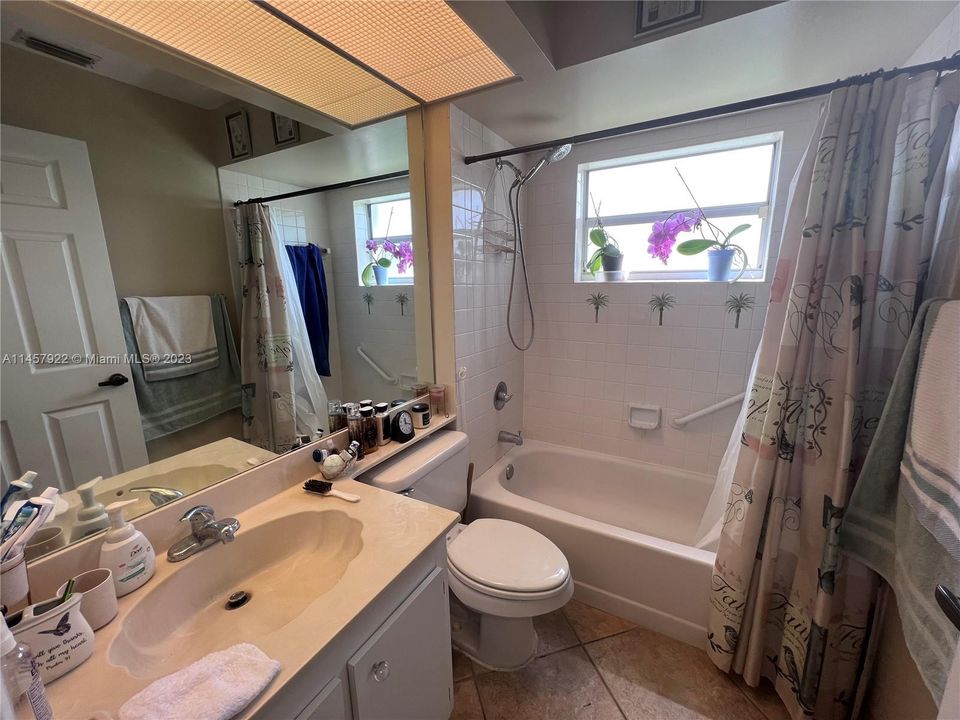 Recently Sold: $339,900 (2 beds, 2 baths, 1183 Square Feet)