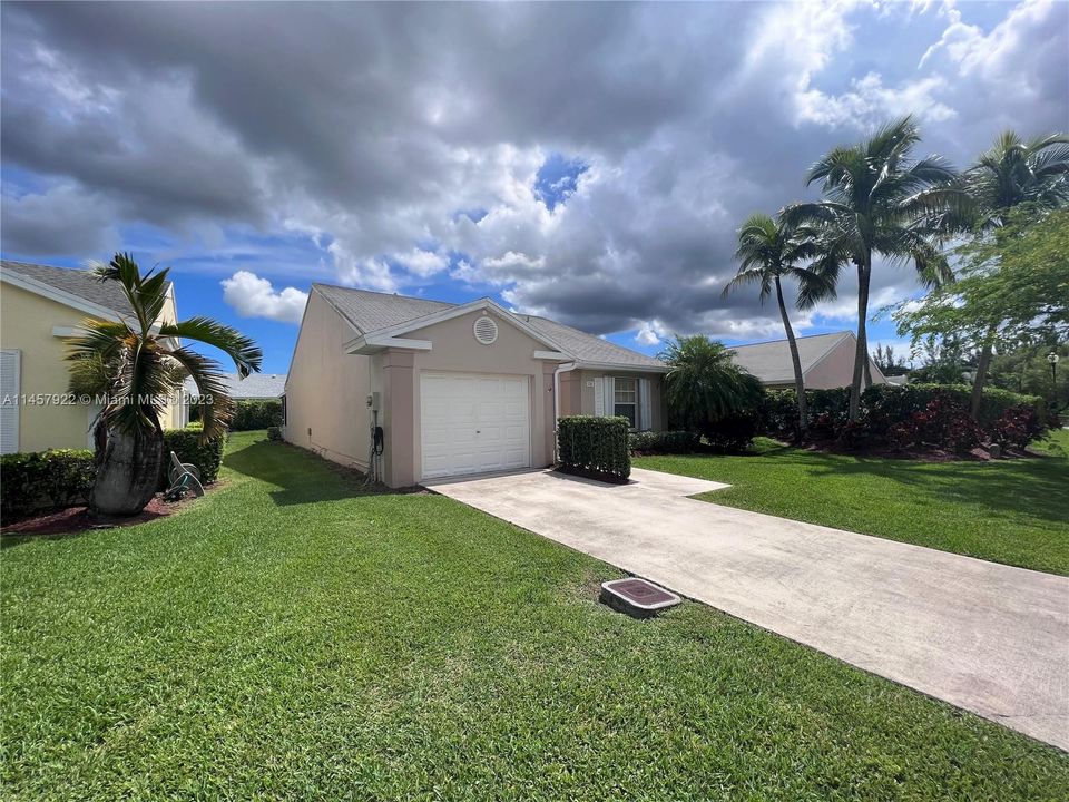 Recently Sold: $339,900 (2 beds, 2 baths, 1183 Square Feet)