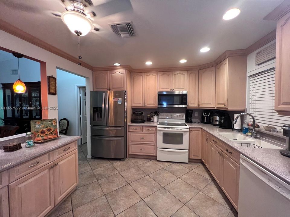 Recently Sold: $339,900 (2 beds, 2 baths, 1183 Square Feet)