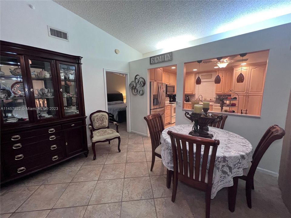 Recently Sold: $339,900 (2 beds, 2 baths, 1183 Square Feet)