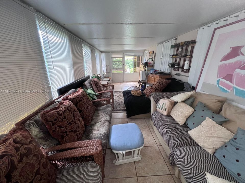 Recently Sold: $339,900 (2 beds, 2 baths, 1183 Square Feet)