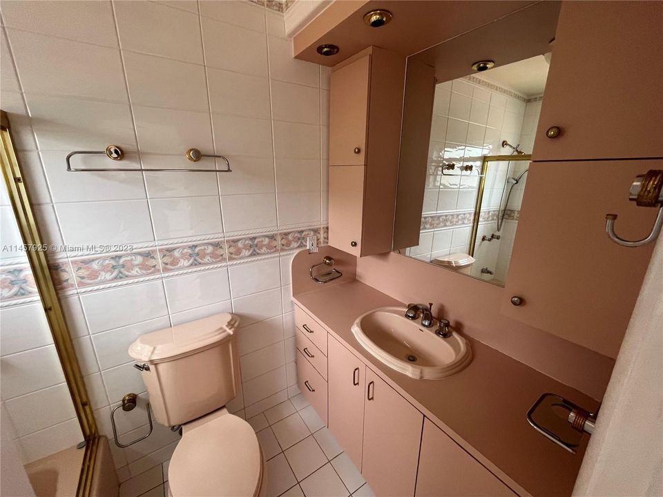 Recently Sold: $895,500 (5 beds, 5 baths, 3170 Square Feet)