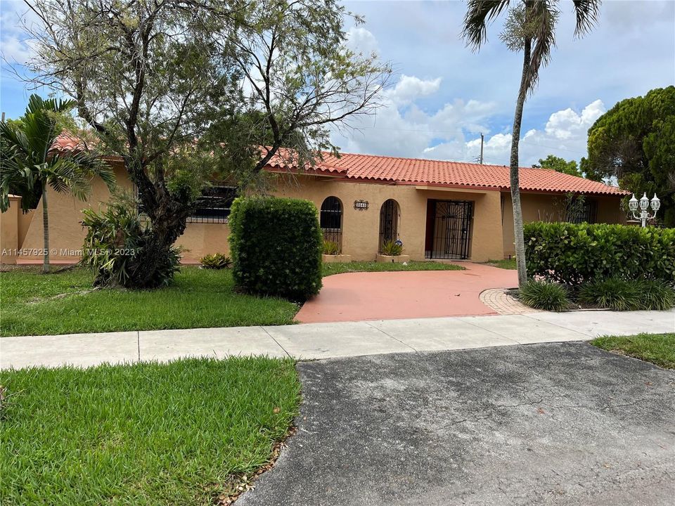 Recently Sold: $895,500 (5 beds, 5 baths, 3170 Square Feet)