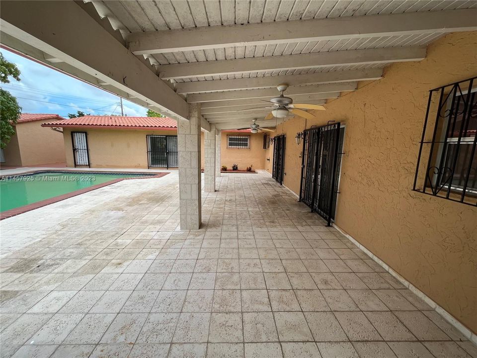 Recently Sold: $895,500 (5 beds, 5 baths, 3170 Square Feet)