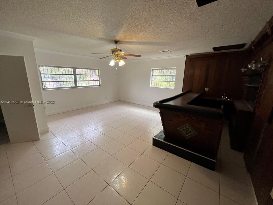 Recently Sold: $895,500 (5 beds, 5 baths, 3170 Square Feet)