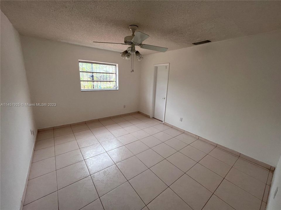 Recently Sold: $895,500 (5 beds, 5 baths, 3170 Square Feet)