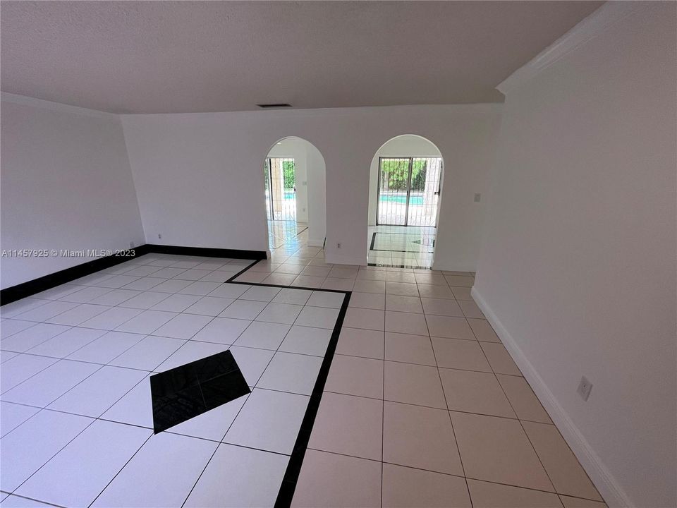 Recently Sold: $895,500 (5 beds, 5 baths, 3170 Square Feet)