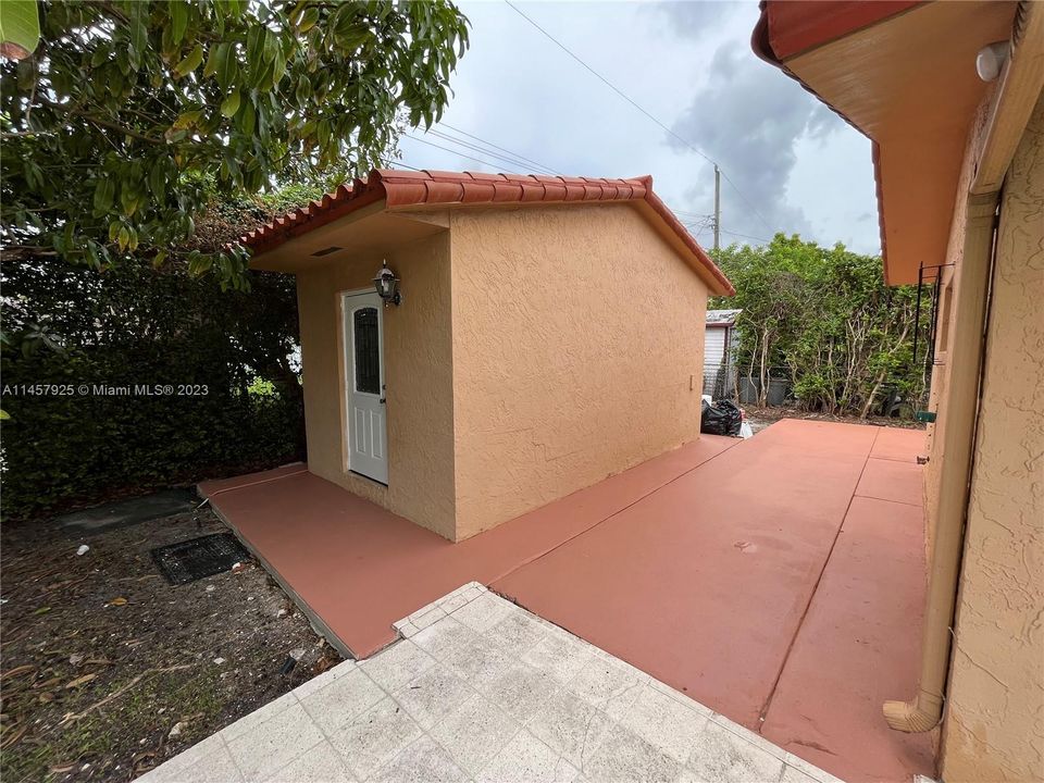 Recently Sold: $895,500 (5 beds, 5 baths, 3170 Square Feet)