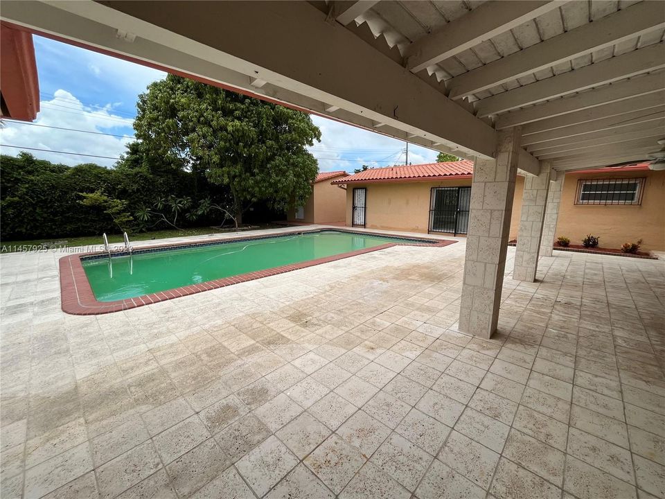 Recently Sold: $895,500 (5 beds, 5 baths, 3170 Square Feet)