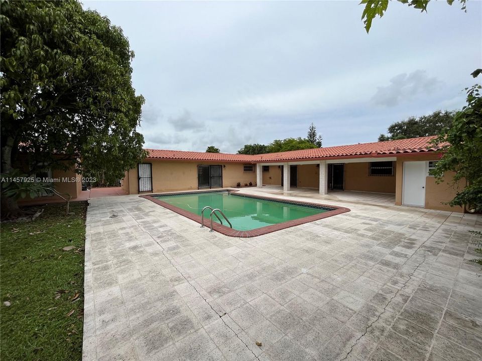 Recently Sold: $895,500 (5 beds, 5 baths, 3170 Square Feet)