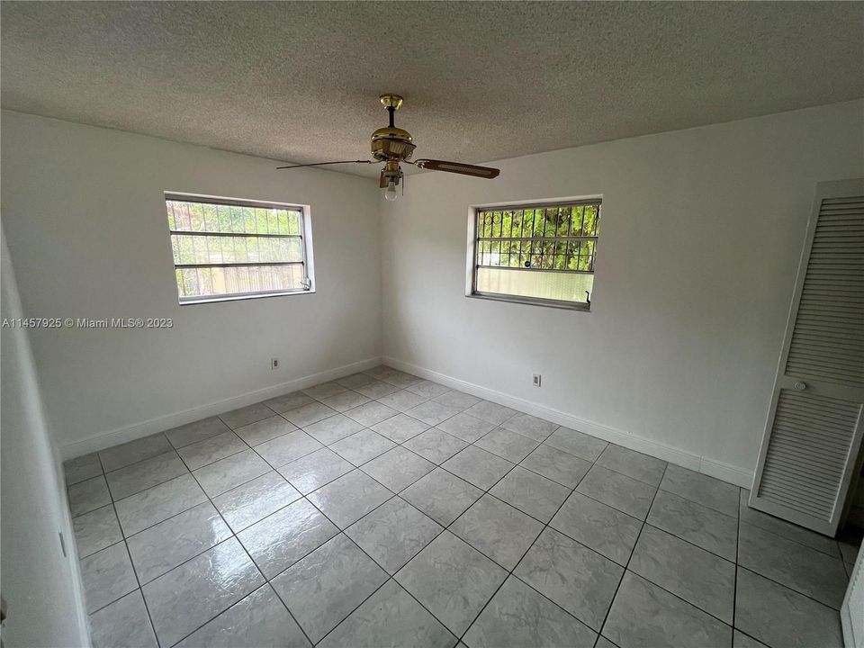 Recently Sold: $895,500 (5 beds, 5 baths, 3170 Square Feet)