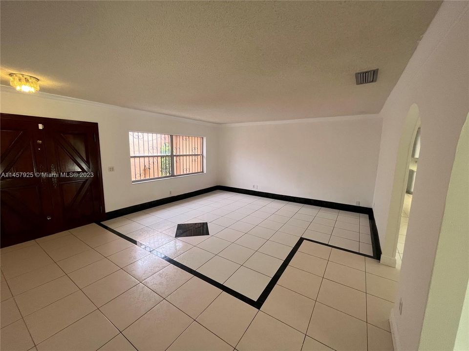 Recently Sold: $895,500 (5 beds, 5 baths, 3170 Square Feet)