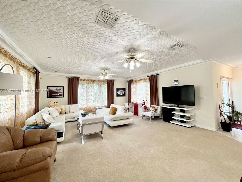 Vendido Recientemente: $1,450,000 (3 camas, 3 baños, 2801 Pies cuadrados)