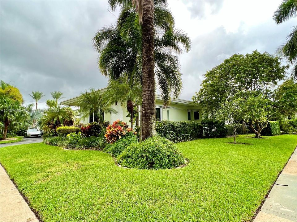 Vendido Recientemente: $1,450,000 (3 camas, 3 baños, 2801 Pies cuadrados)