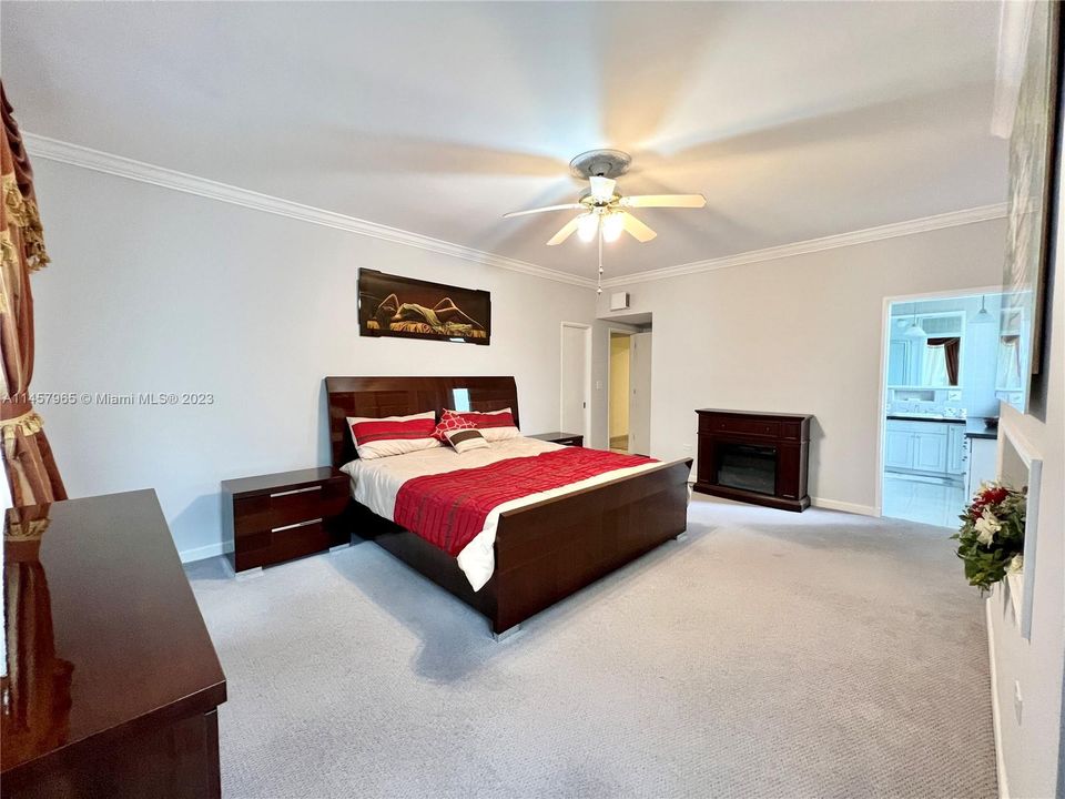 Vendido Recientemente: $1,450,000 (3 camas, 3 baños, 2801 Pies cuadrados)