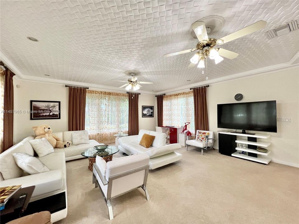 Vendido Recientemente: $1,450,000 (3 camas, 3 baños, 2801 Pies cuadrados)