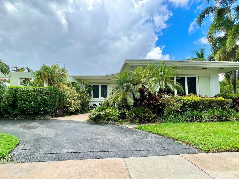 Vendido Recientemente: $1,450,000 (3 camas, 3 baños, 2801 Pies cuadrados)