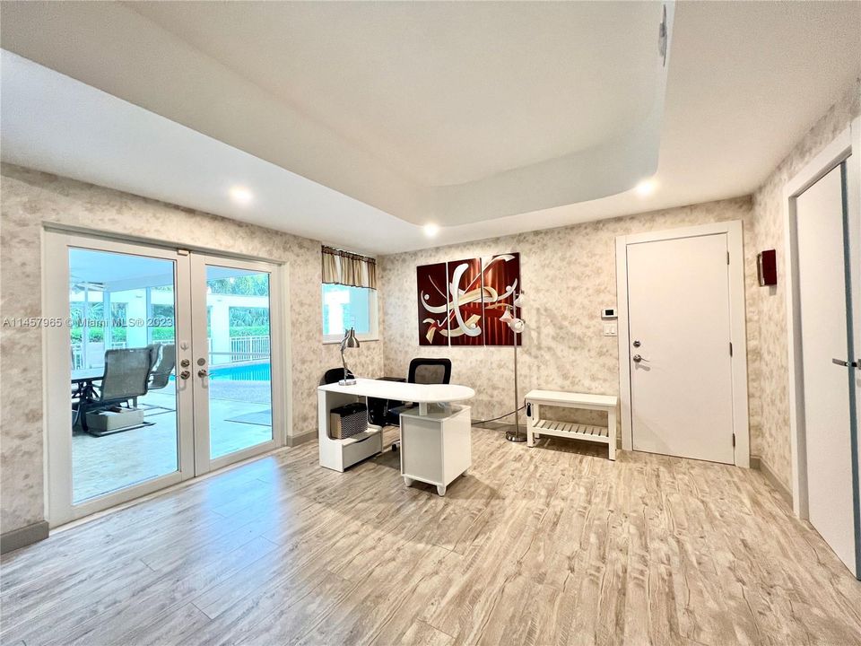 Vendido Recientemente: $1,450,000 (3 camas, 3 baños, 2801 Pies cuadrados)