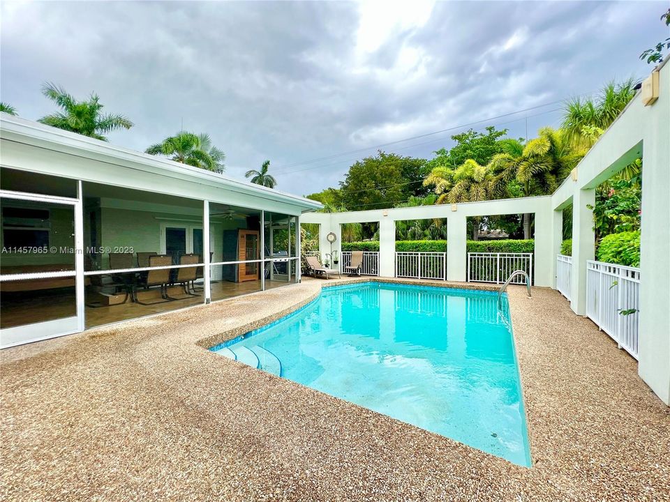 Vendido Recientemente: $1,450,000 (3 camas, 3 baños, 2801 Pies cuadrados)