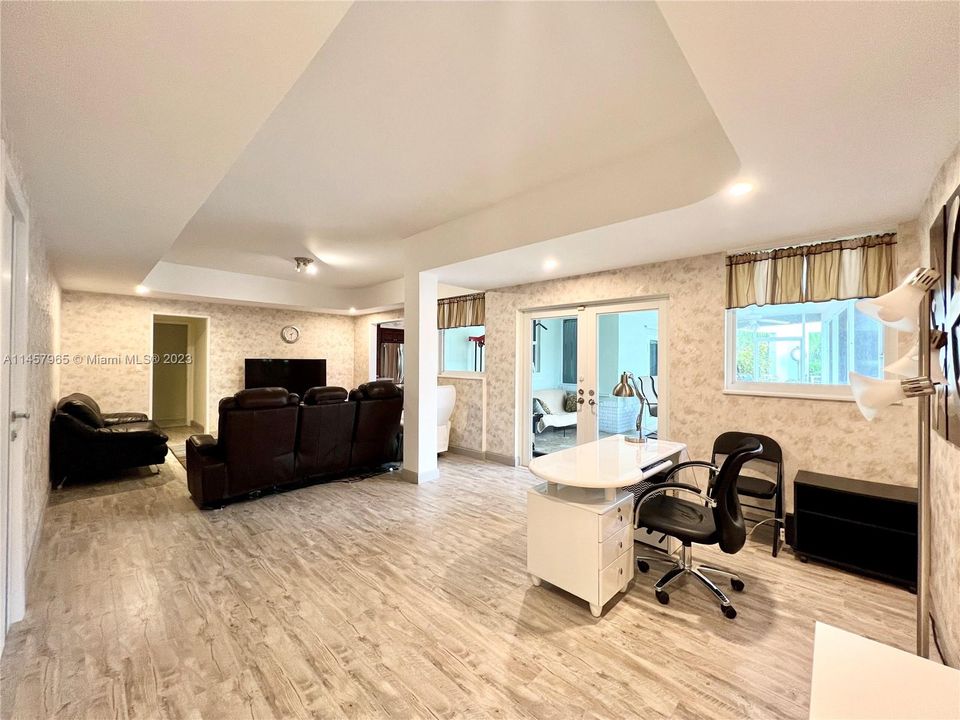 Vendido Recientemente: $1,450,000 (3 camas, 3 baños, 2801 Pies cuadrados)