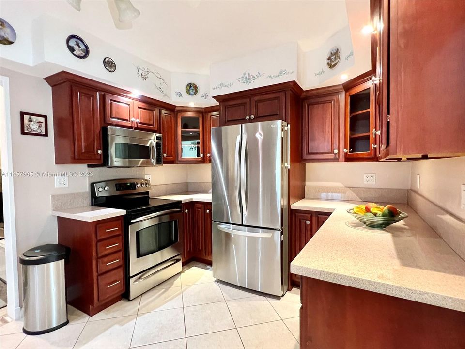 Vendido Recientemente: $1,450,000 (3 camas, 3 baños, 2801 Pies cuadrados)