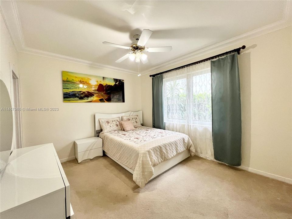 Vendido Recientemente: $1,450,000 (3 camas, 3 baños, 2801 Pies cuadrados)