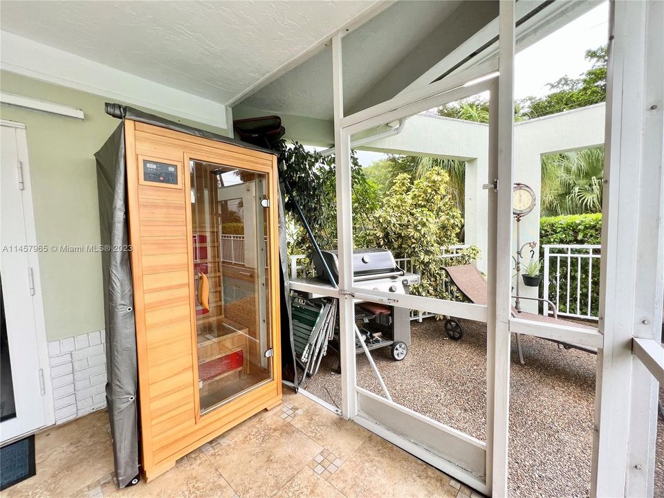 Vendido Recientemente: $1,450,000 (3 camas, 3 baños, 2801 Pies cuadrados)